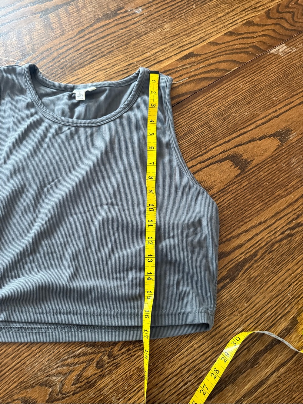 Versona Ribbed Crop Tank - Picture 4 of 5